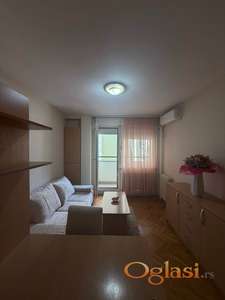 IZDAVANJE GARSONJERE-Grbavica, 24m2, Odmah useljiva